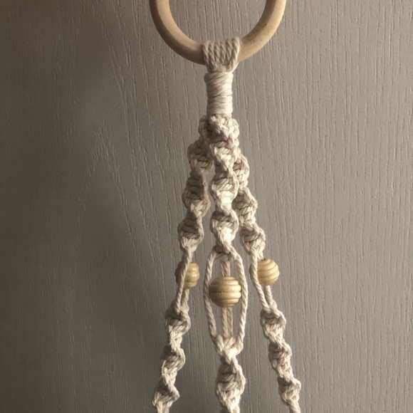 Macrame plant hanger - Picture 3 of 3